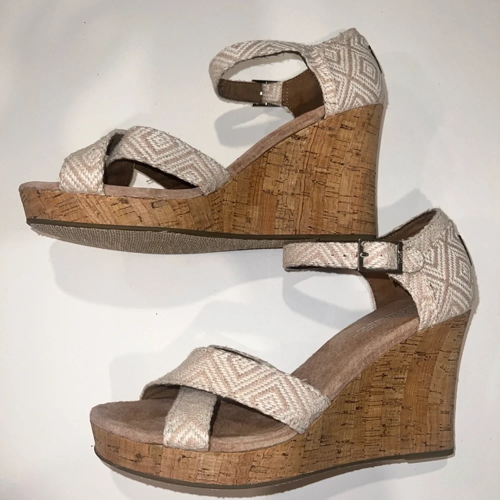 TOMS Sienna Tan Wedge size‎ 10
